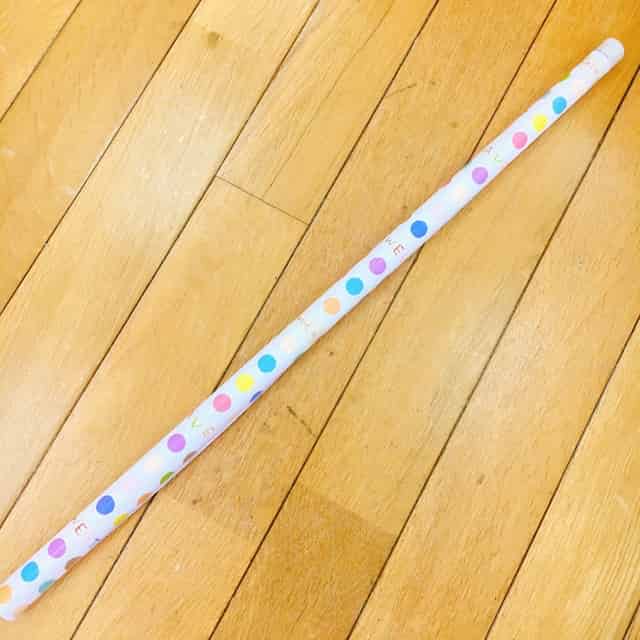 新聞紙に包装紙を巻く