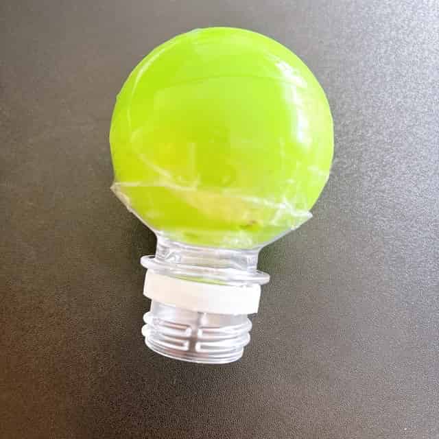 ペットボトルにカプセルをセット