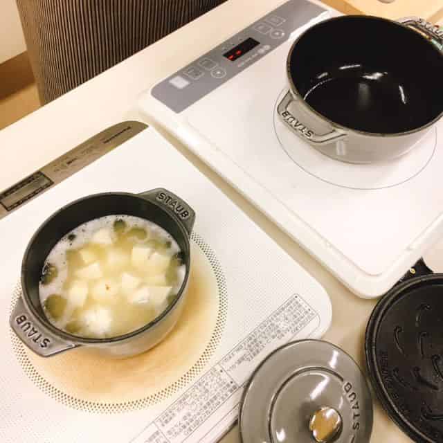 staubご飯炊飯中