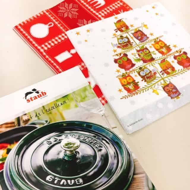 staub鍋とクリスマスのナフキン