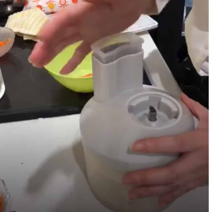 スライシーに蓋をはめる