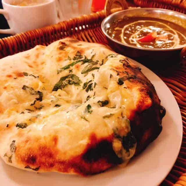 バジルチーズナン