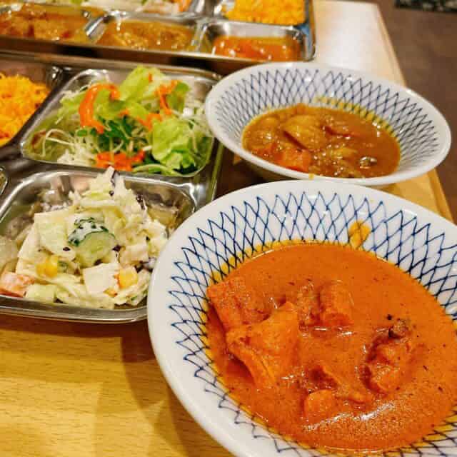 バターチキンカレーと豆カレー