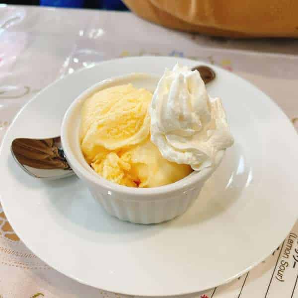 お子様ランチのアイスクリーム