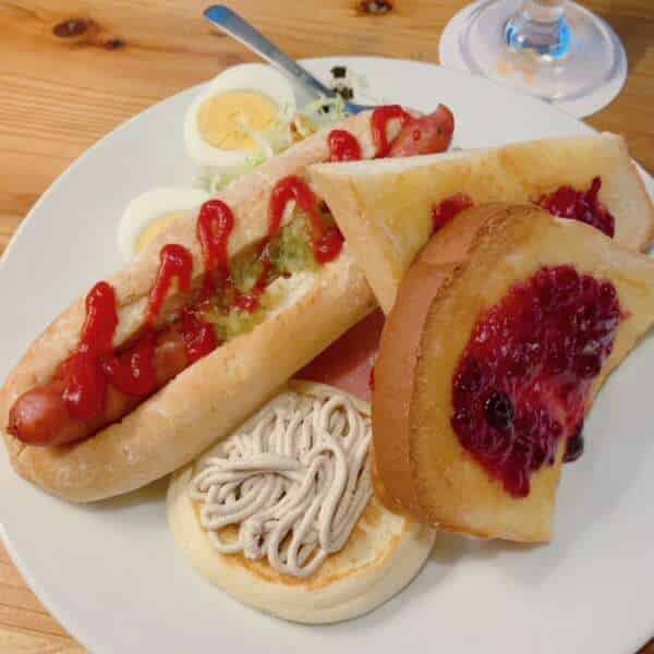 ホットドックとトーストのモーニングセット