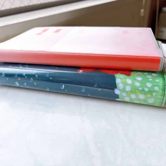 カバーをかけたほぼ日手帳/とジブン手帳Days厚み比較