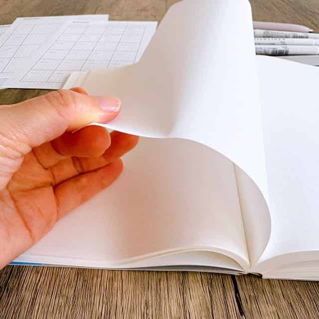 薄い紙を使用しています