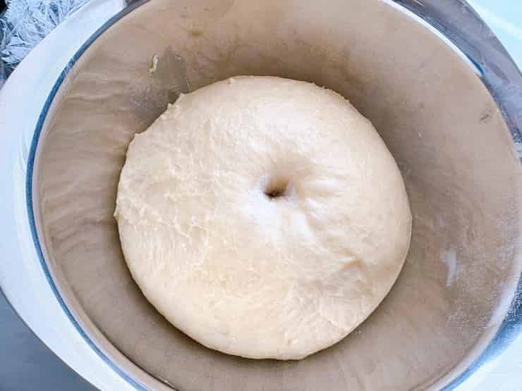 1次発酵後のパン生地